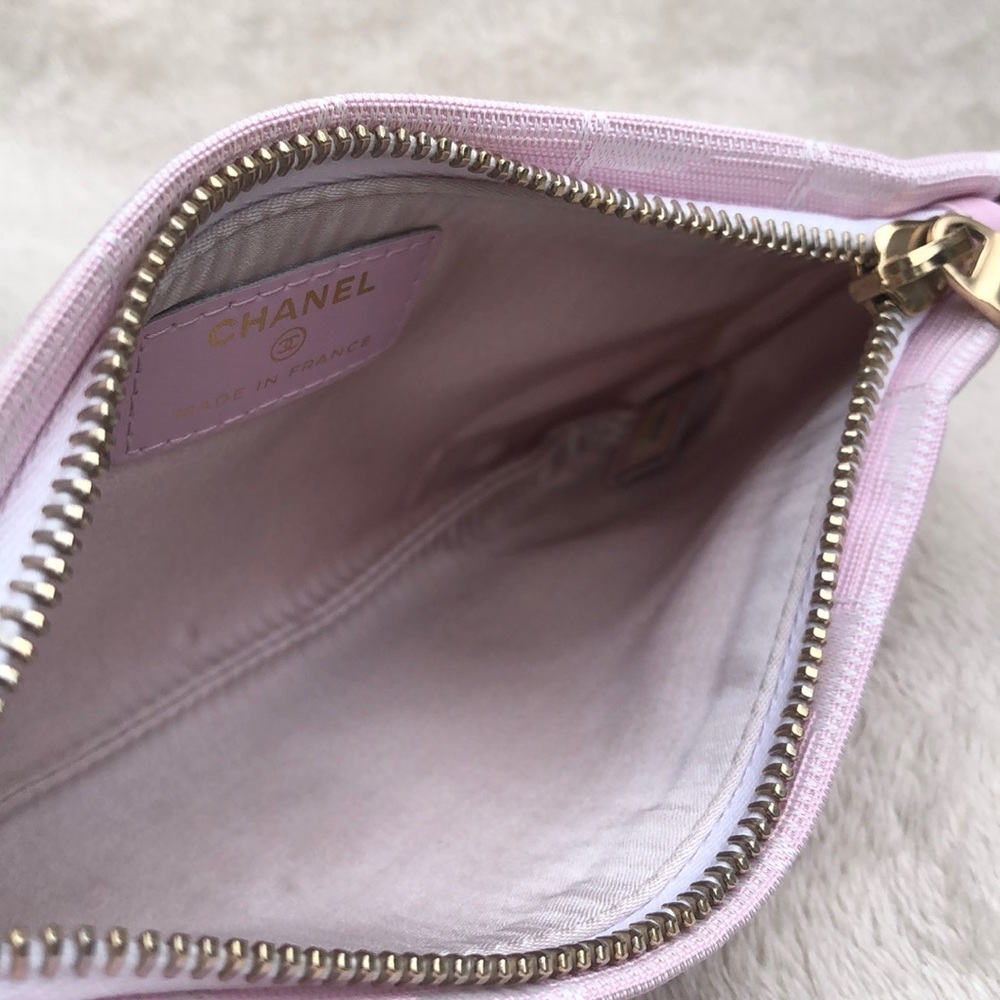 CHANEL New Travel Line Pink Pochette - Picture 14 of 17